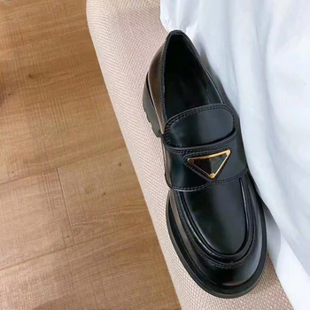 Vallu 2020 nou triunghiular standard Lok Fu pantofi de piele de sex feminin o pedala leneș Britanic sporit pantofi cu talpi groase