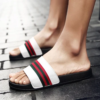 2019 Bărbați Papuci De Vara Plat Respirabil Acasă Papuci De Casă Alb Platforma De Moda Pantofi Pentru Bărbați Papuci De Design De Lux Șisturi Sandale